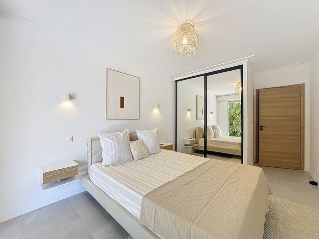 Appartement F4 à vendre - 4 pièces - 105.0 m2 - CANNES - 06 - PROVENCE-ALPES-COTE-D-AZUR - Century 21 Adhère Transactions