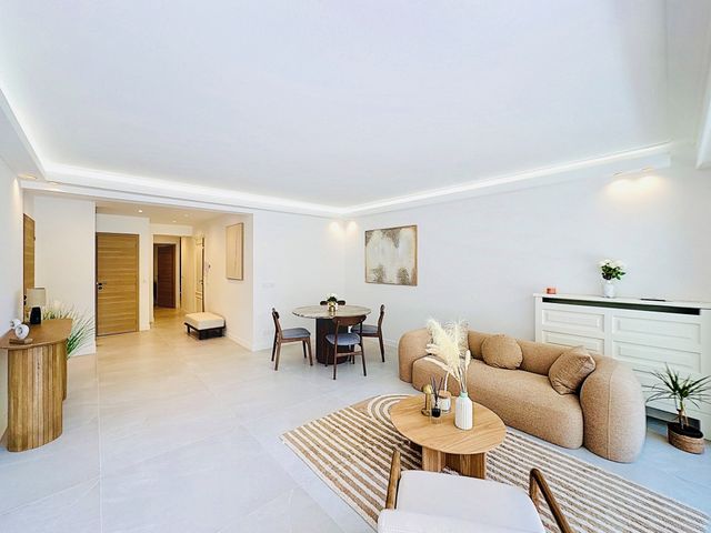 Appartement F4 à vendre - 4 pièces - 105.0 m2 - CANNES - 06 - PROVENCE-ALPES-COTE-D-AZUR - Century 21 Adhère Transactions