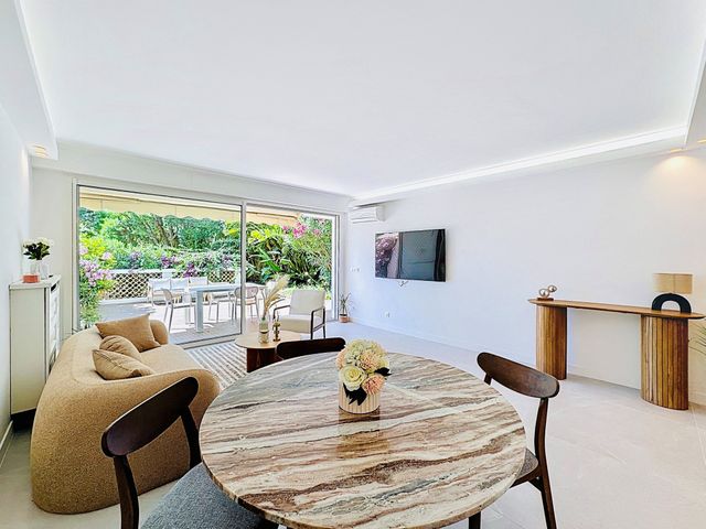 Appartement F4 à vendre - 4 pièces - 105.0 m2 - CANNES - 06 - PROVENCE-ALPES-COTE-D-AZUR - Century 21 Adhère Transactions