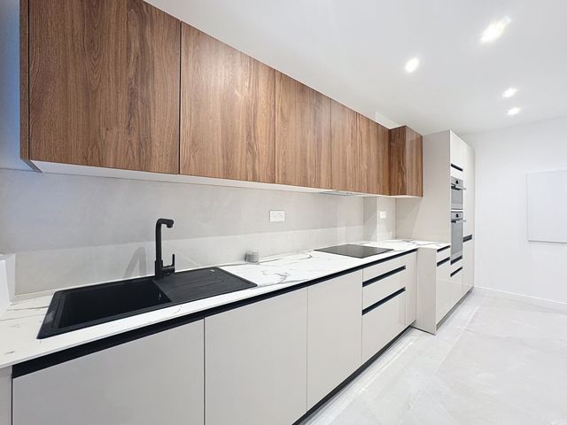 Appartement F4 à vendre - 4 pièces - 105.0 m2 - CANNES - 06 - PROVENCE-ALPES-COTE-D-AZUR - Century 21 Adhère Transactions