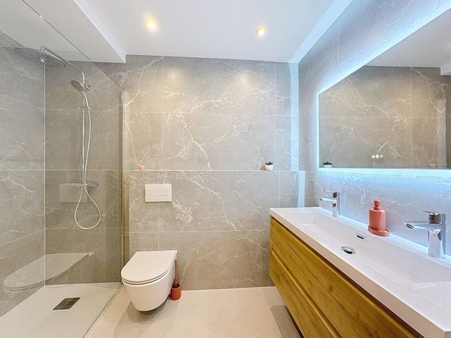 Appartement F4 à vendre - 4 pièces - 105.0 m2 - CANNES - 06 - PROVENCE-ALPES-COTE-D-AZUR - Century 21 Adhère Transactions