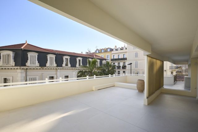 Appartement F4 à vendre - 4 pièces - 109.7 m2 - CANNES - 06 - PROVENCE-ALPES-COTE-D-AZUR - Century 21 Adhère Transactions