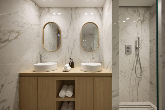 Appartement F4 à vendre - 4 pièces - 109.7 m2 - CANNES - 06 - PROVENCE-ALPES-COTE-D-AZUR - Century 21 Adhère Transactions