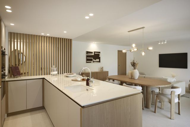 Appartement F4 à vendre - 4 pièces - 109.7 m2 - CANNES - 06 - PROVENCE-ALPES-COTE-D-AZUR - Century 21 Adhère Transactions