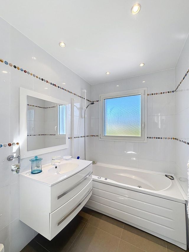 maison à vendre - 6 pièces - 270.0 m2 - MOUGINS - 06 - PROVENCE-ALPES-COTE-D-AZUR - Century 21 Adhère Transactions