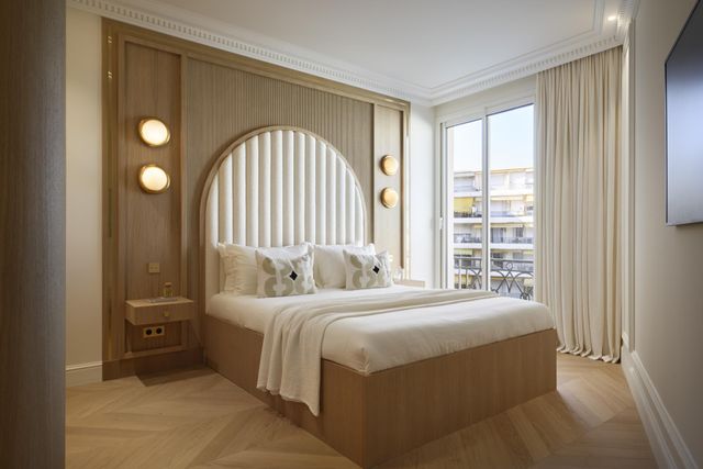 Appartement à vendre - 4 pièces - 130.0 m2 - CANNES - 06 - PROVENCE-ALPES-COTE-D-AZUR - Century 21 Adhère Transactions