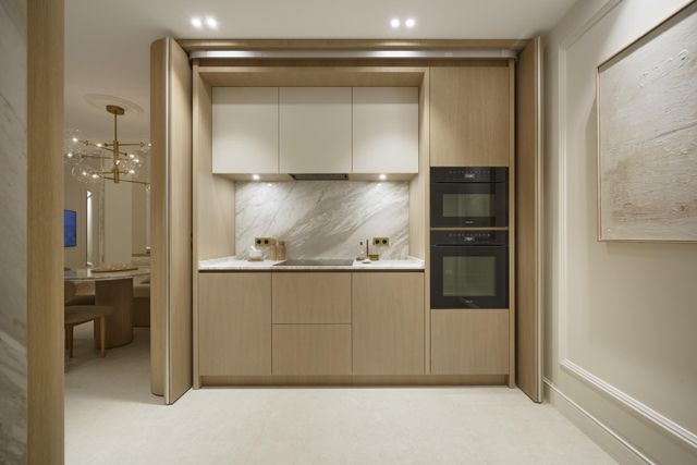 Appartement à vendre - 4 pièces - 130.0 m2 - CANNES - 06 - PROVENCE-ALPES-COTE-D-AZUR - Century 21 Adhère Transactions