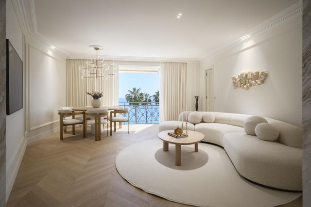 Appartement à vendre - 4 pièces - 130.0 m2 - CANNES - 06 - PROVENCE-ALPES-COTE-D-AZUR - Century 21 Adhère Transactions