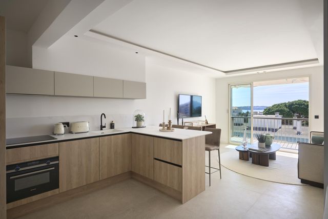 Appartement F3 à vendre - 3 pièces - 54.21 m2 - CANNES - 06 - PROVENCE-ALPES-COTE-D-AZUR - Century 21 Adhère Transactions