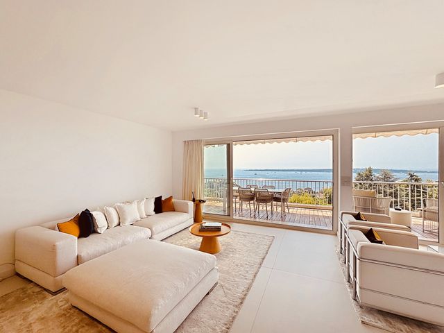 Appartement F8 à vendre - 8 pièces - 219.72 m2 - CANNES - 06 - PROVENCE-ALPES-COTE-D-AZUR - Century 21 Adhère Transactions