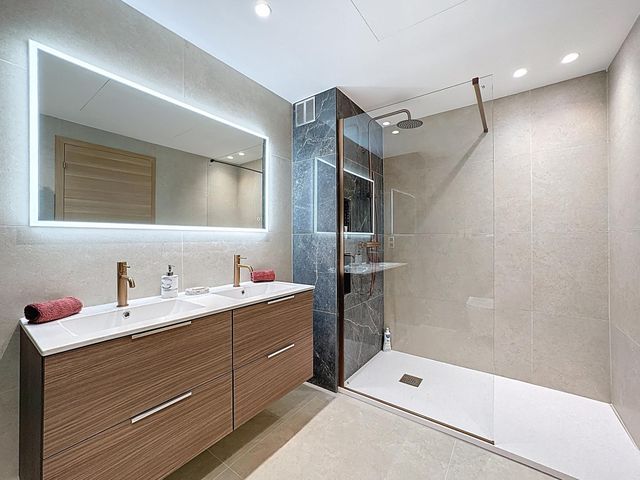 Appartement F4 à vendre - 4 pièces - 102.43 m2 - CANNES - 06 - PROVENCE-ALPES-COTE-D-AZUR - Century 21 Adhère Transactions