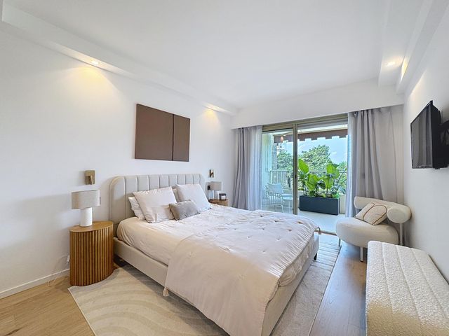 Appartement F4 à vendre - 4 pièces - 102.43 m2 - CANNES - 06 - PROVENCE-ALPES-COTE-D-AZUR - Century 21 Adhère Transactions