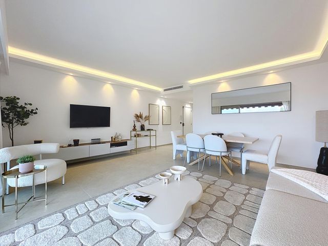 Appartement F4 à vendre - 4 pièces - 102.43 m2 - CANNES - 06 - PROVENCE-ALPES-COTE-D-AZUR - Century 21 Adhère Transactions