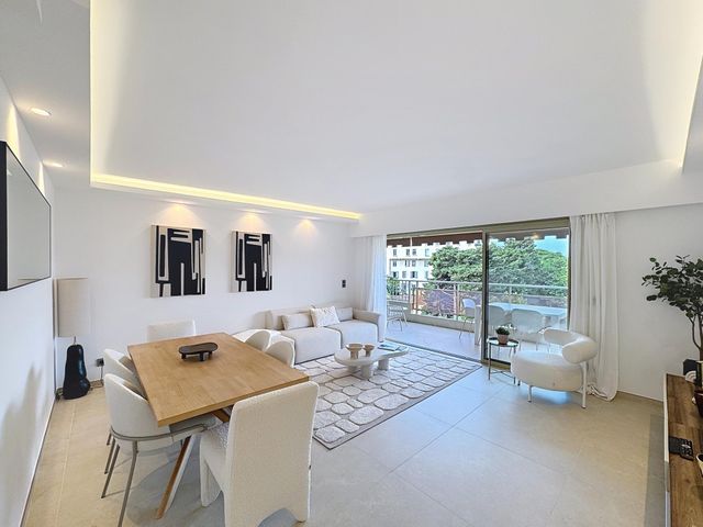 Appartement F4 à vendre - 4 pièces - 102.43 m2 - CANNES - 06 - PROVENCE-ALPES-COTE-D-AZUR - Century 21 Adhère Transactions