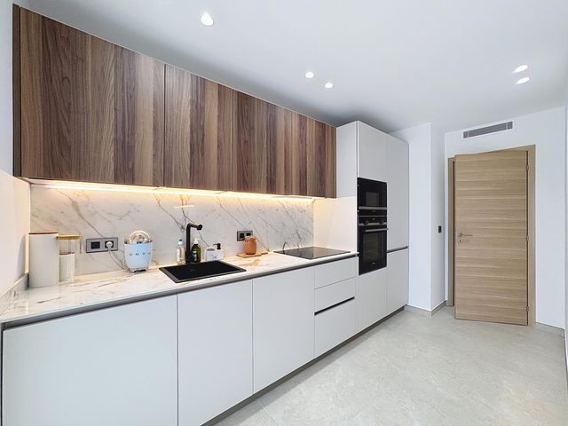 Appartement F4 à vendre - 4 pièces - 102.43 m2 - CANNES - 06 - PROVENCE-ALPES-COTE-D-AZUR - Century 21 Adhère Transactions