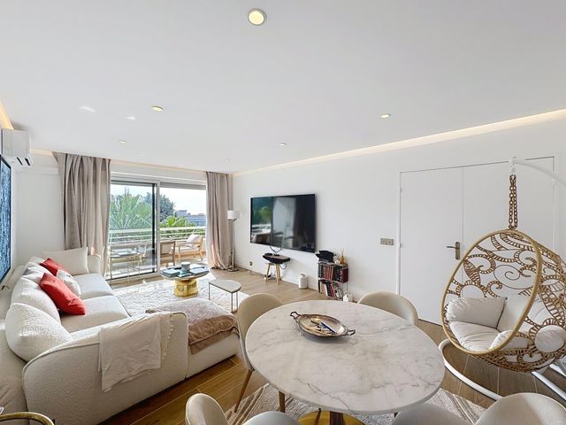 Appartement F3 à vendre - 3 pièces - 63.33 m2 - CANNES - 06 - PROVENCE-ALPES-COTE-D-AZUR - Century 21 Adhère Transactions