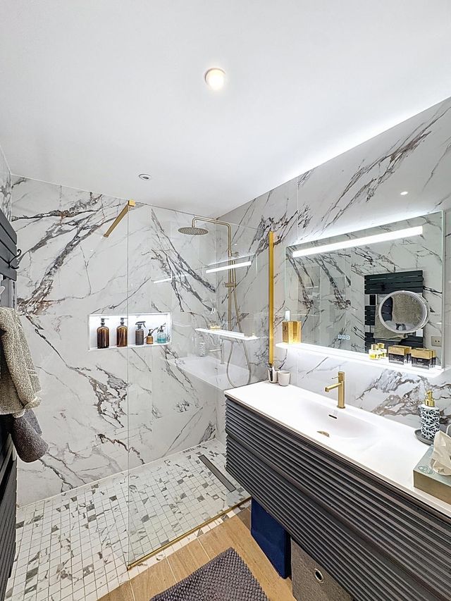 Appartement F3 à vendre - 3 pièces - 63.33 m2 - CANNES - 06 - PROVENCE-ALPES-COTE-D-AZUR - Century 21 Adhère Transactions