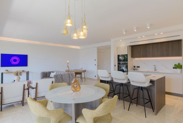 Appartement F3 à vendre - 3 pièces - 91.0 m2 - CANNES - 06 - PROVENCE-ALPES-COTE-D-AZUR - Century 21 Adhère Transactions