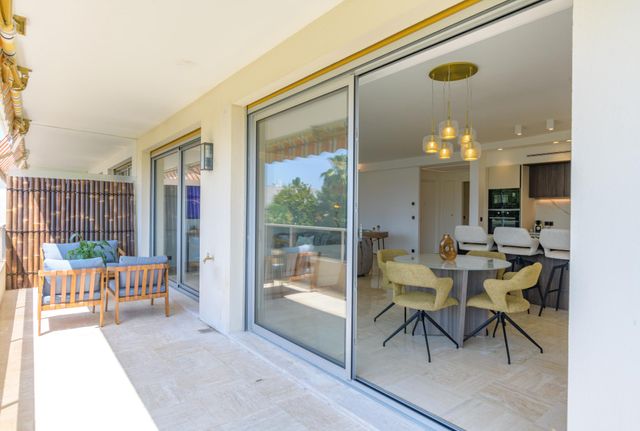 Appartement F3 à vendre - 3 pièces - 91.0 m2 - CANNES - 06 - PROVENCE-ALPES-COTE-D-AZUR - Century 21 Adhère Transactions