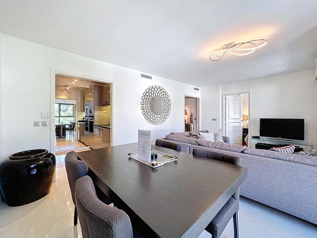 Appartement F2 à vendre - 2 pièces - 53.0 m2 - CANNES - 06 - PROVENCE-ALPES-COTE-D-AZUR - Century 21 Adhère Transactions