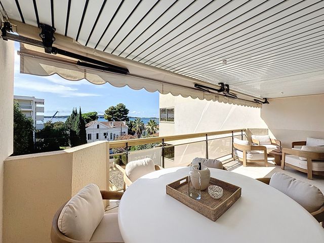 Appartement F4 à vendre - 4 pièces - 102.0 m2 - CANNES - 06 - PROVENCE-ALPES-COTE-D-AZUR - Century 21 Adhère Transactions