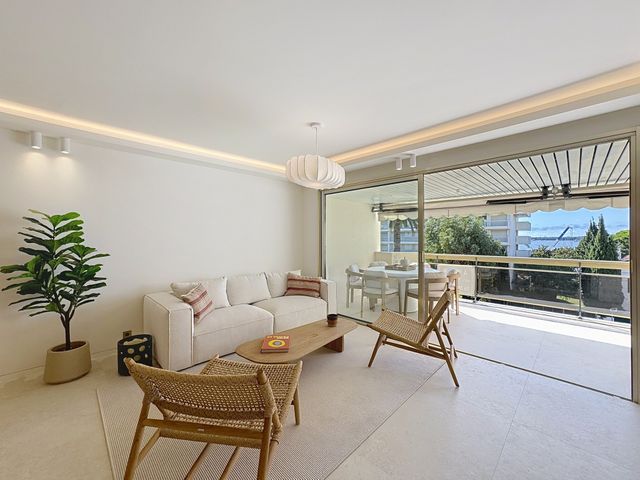 Appartement F4 à vendre - 4 pièces - 102.0 m2 - CANNES - 06 - PROVENCE-ALPES-COTE-D-AZUR - Century 21 Adhère Transactions