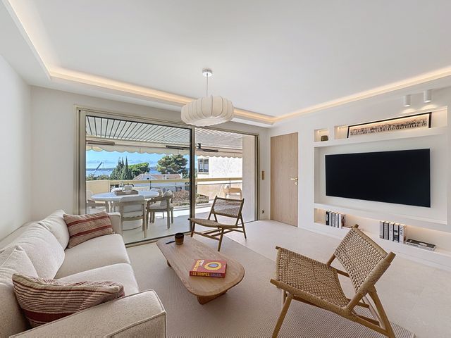 Appartement F4 à vendre - 4 pièces - 102.0 m2 - CANNES - 06 - PROVENCE-ALPES-COTE-D-AZUR - Century 21 Adhère Transactions