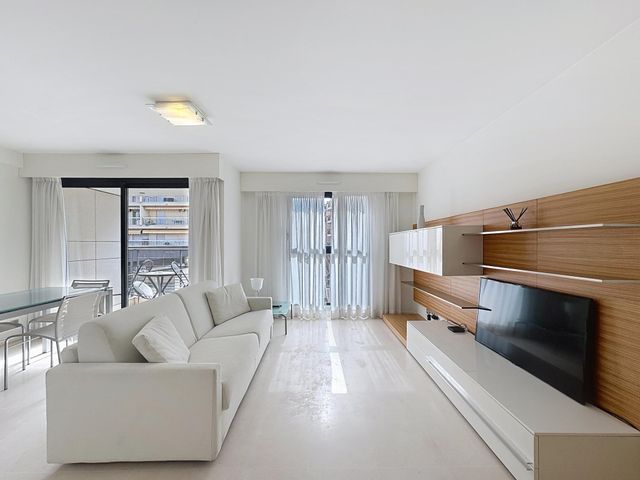 Appartement F2 à vendre - 2 pièces - 54.0 m2 - CANNES - 06 - PROVENCE-ALPES-COTE-D-AZUR - Century 21 Adhère Transactions