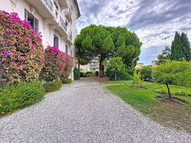 Appartement F4 à vendre - 4 pièces - 158.0 m2 - CANNES - 06 - PROVENCE-ALPES-COTE-D-AZUR - Century 21 Adhère Transactions