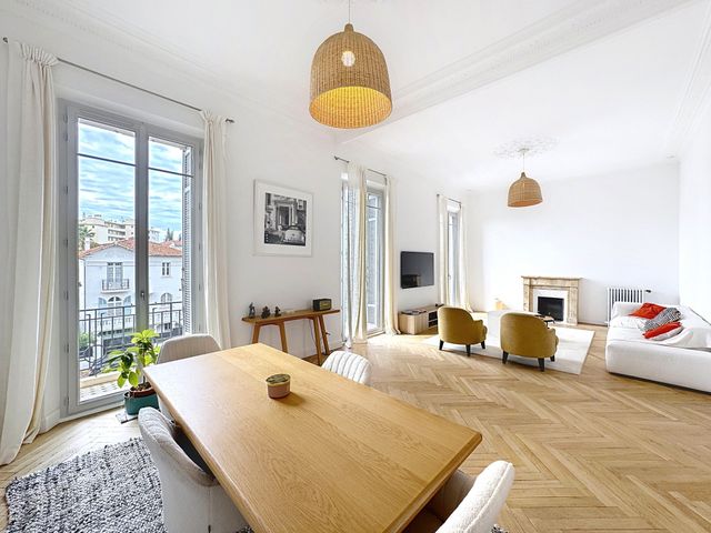 Appartement F4 à vendre - 4 pièces - 158.0 m2 - CANNES - 06 - PROVENCE-ALPES-COTE-D-AZUR - Century 21 Adhère Transactions