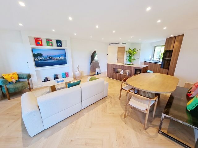 Appartement F3 à vendre - 3 pièces - 87.55 m2 - CANNES - 06 - PROVENCE-ALPES-COTE-D-AZUR - Century 21 Adhère Transactions