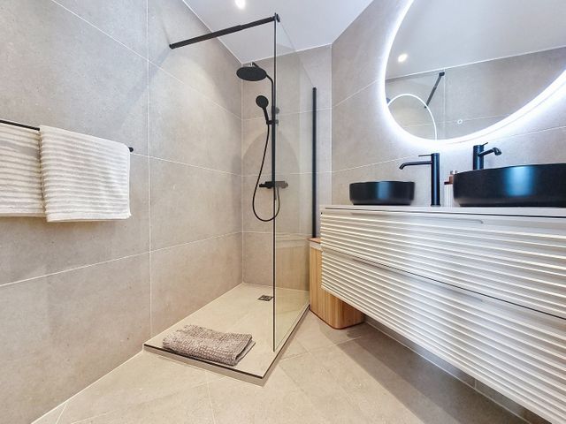 Appartement F3 à vendre - 3 pièces - 87.55 m2 - CANNES - 06 - PROVENCE-ALPES-COTE-D-AZUR - Century 21 Adhère Transactions