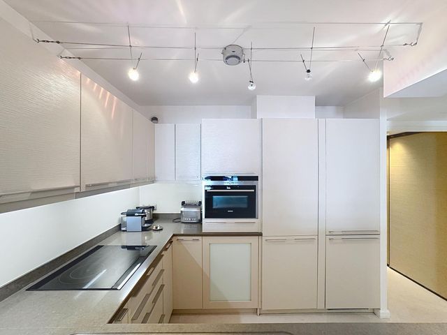 Afficher la photo en grand Appartement F3 à vendre - 3 pièces - 86.6 m2 - CANNES - 06 - PROVENCE-ALPES-COTE-D-AZUR - Century 21 Adhère Transactions