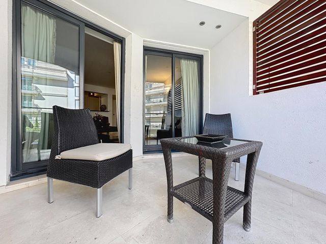 Afficher la photo en grand Appartement F3 à vendre - 3 pièces - 86.6 m2 - CANNES - 06 - PROVENCE-ALPES-COTE-D-AZUR - Century 21 Adhère Transactions