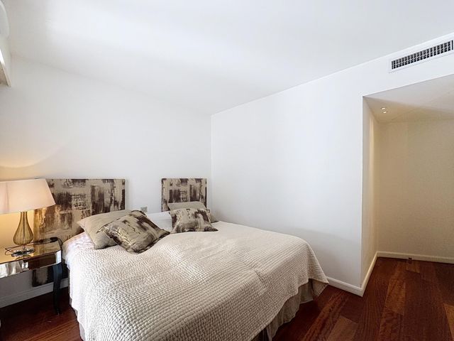 Afficher la photo en grand Appartement F3 à vendre - 3 pièces - 86.6 m2 - CANNES - 06 - PROVENCE-ALPES-COTE-D-AZUR - Century 21 Adhère Transactions