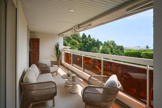 Appartement F5 à vendre - 5 pièces - 135.0 m2 - CANNES - 06 - PROVENCE-ALPES-COTE-D-AZUR - Century 21 Adhère Transactions