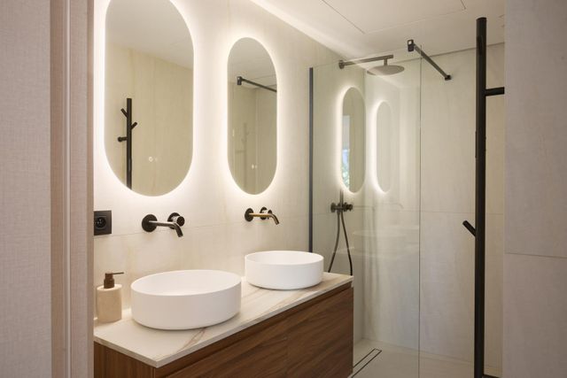 Appartement F5 à vendre - 5 pièces - 135.0 m2 - CANNES - 06 - PROVENCE-ALPES-COTE-D-AZUR - Century 21 Adhère Transactions