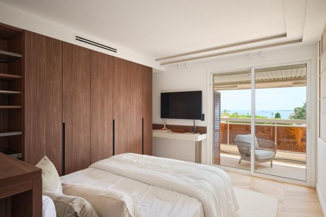 Appartement F5 à vendre - 5 pièces - 135.0 m2 - CANNES - 06 - PROVENCE-ALPES-COTE-D-AZUR - Century 21 Adhère Transactions