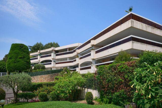 Appartement F5 à vendre - 5 pièces - 135.0 m2 - CANNES - 06 - PROVENCE-ALPES-COTE-D-AZUR - Century 21 Adhère Transactions
