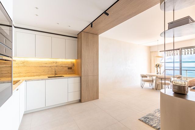 Appartement F3 à vendre - 3 pièces - 80.01 m2 - CANNES - 06 - PROVENCE-ALPES-COTE-D-AZUR - Century 21 Adhère Transactions