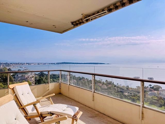 Afficher la photo en grand Appartement F4 à vendre - 4 pièces - 121.41 m2 - CANNES - 06 - PROVENCE-ALPES-COTE-D-AZUR - Century 21 Adhère Transactions