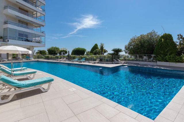 Afficher la photo en grand Appartement F4 à vendre - 4 pièces - 121.41 m2 - CANNES - 06 - PROVENCE-ALPES-COTE-D-AZUR - Century 21 Adhère Transactions