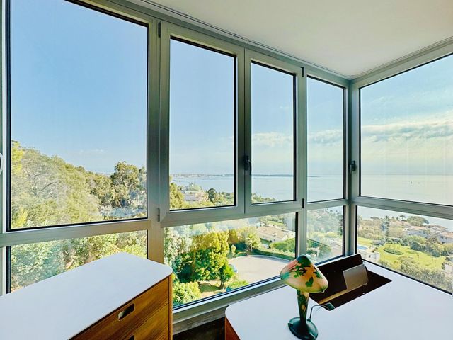 Afficher la photo en grand Appartement F4 à vendre - 4 pièces - 121.41 m2 - CANNES - 06 - PROVENCE-ALPES-COTE-D-AZUR - Century 21 Adhère Transactions