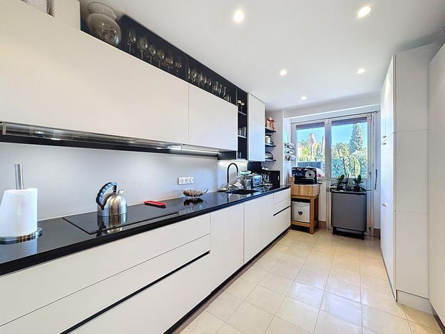 Appartement F4 à vendre - 4 pièces - 135.0 m2 - CANNES - 06 - PROVENCE-ALPES-COTE-D-AZUR - Century 21 Adhère Transactions