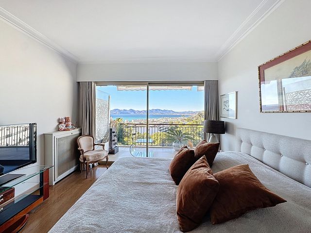 Appartement F4 à vendre - 4 pièces - 135.0 m2 - CANNES - 06 - PROVENCE-ALPES-COTE-D-AZUR - Century 21 Adhère Transactions