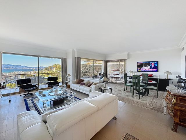 Appartement F4 à vendre - 4 pièces - 135.0 m2 - CANNES - 06 - PROVENCE-ALPES-COTE-D-AZUR - Century 21 Adhère Transactions