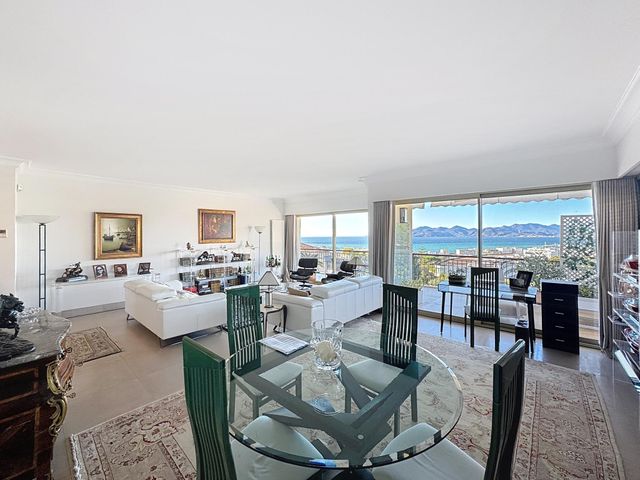 Appartement F4 à vendre - 4 pièces - 135.0 m2 - CANNES - 06 - PROVENCE-ALPES-COTE-D-AZUR - Century 21 Adhère Transactions