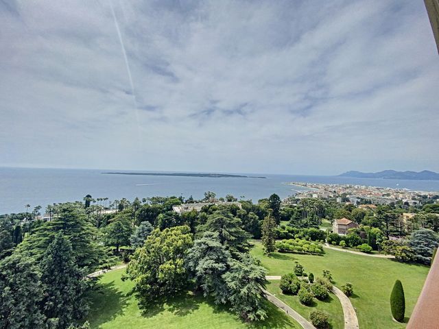 Appartement F3 à vendre - 3 pièces - 92.0 m2 - CANNES - 06 - PROVENCE-ALPES-COTE-D-AZUR - Century 21 Adhère Transactions
