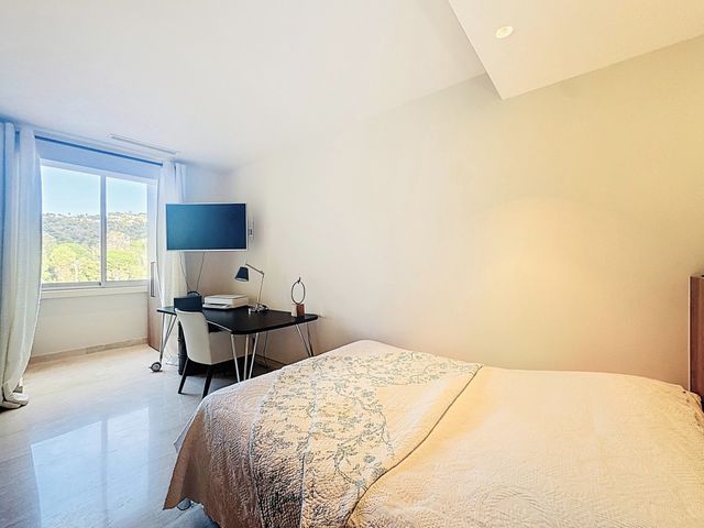 Appartement F3 à vendre - 3 pièces - 92.0 m2 - CANNES - 06 - PROVENCE-ALPES-COTE-D-AZUR - Century 21 Adhère Transactions