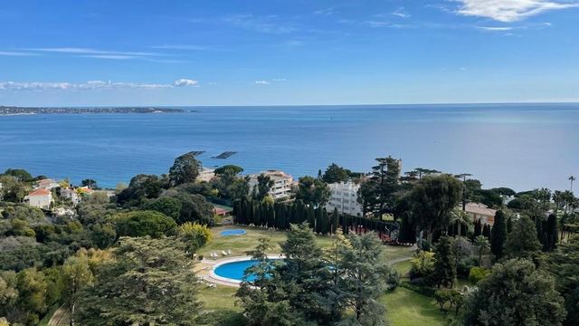 Appartement F3 à vendre - 3 pièces - 92.0 m2 - CANNES - 06 - PROVENCE-ALPES-COTE-D-AZUR - Century 21 Adhère Transactions
